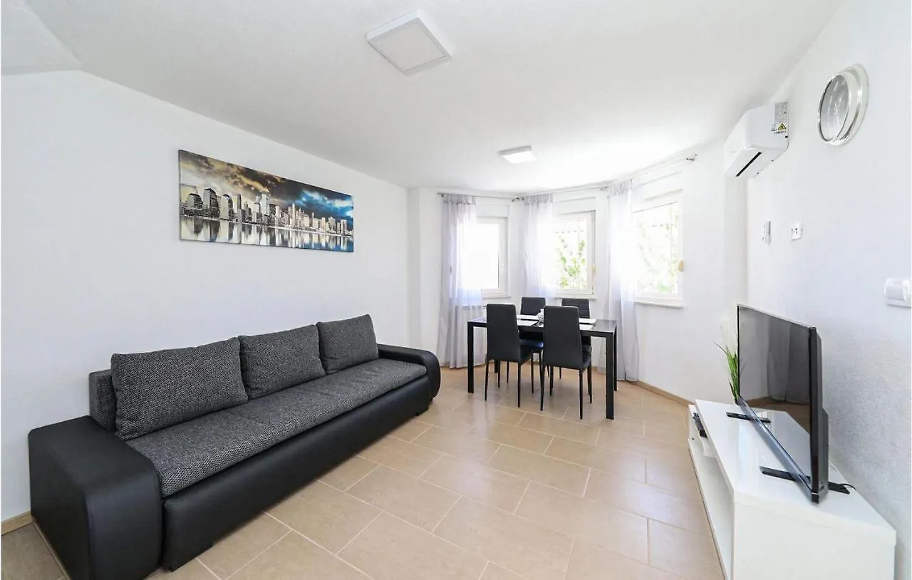 Stunning Apartment In Kastel Luksic With Wifi Kastela