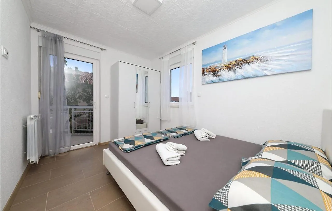 Stunning Apartment In Kastel Luksic With Wifi Kastela